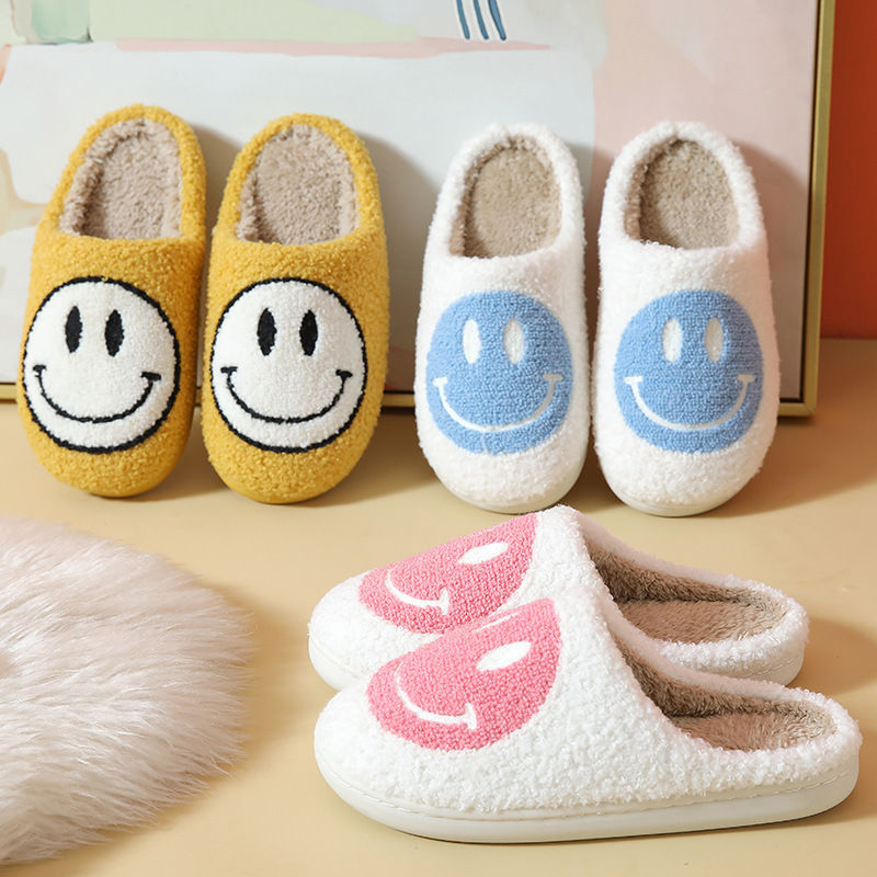 Wholesale Cute Thick-Soled Smile Slippers Smile Face Pattern Slides Ladies Winter Indoor Flat Warm Happy Face Home Slippers