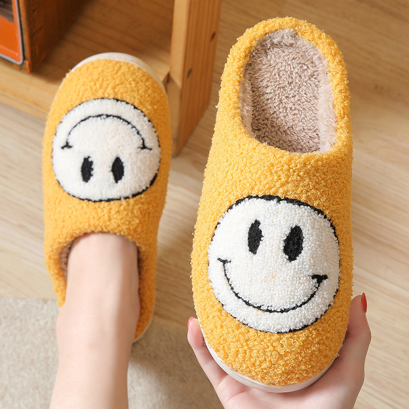 Wholesale Cute Thick-Soled Smile Slippers Smile Face Pattern Slides Ladies Winter Indoor Flat Warm Happy Face Home Slippers