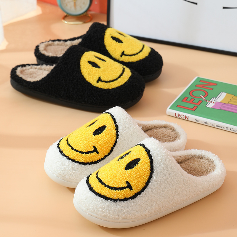 Wholesale Cute Thick-Soled Smile Slippers Smile Face Pattern Slides Ladies Winter Indoor Flat Warm Happy Face Home Slippers