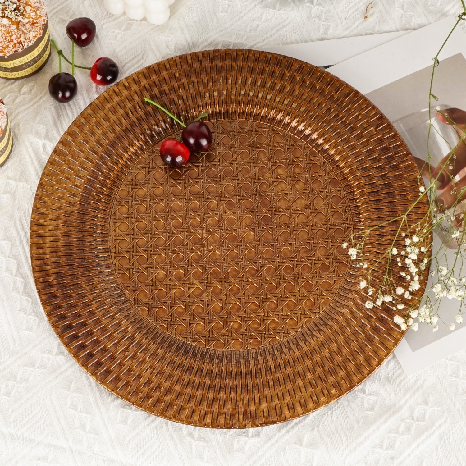 Wholesale Brown Rattan Pattern Decorated Charger Plate Round Wedding Plastic Charger Plate