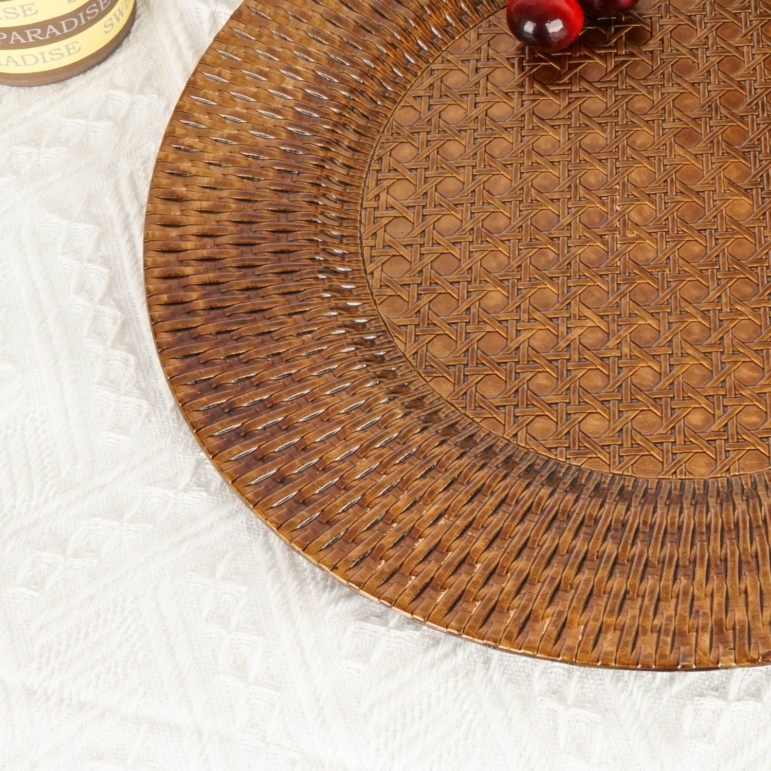 Wholesale Brown Rattan Pattern Decorated Charger Plate Round Wedding Plastic Charger Plate