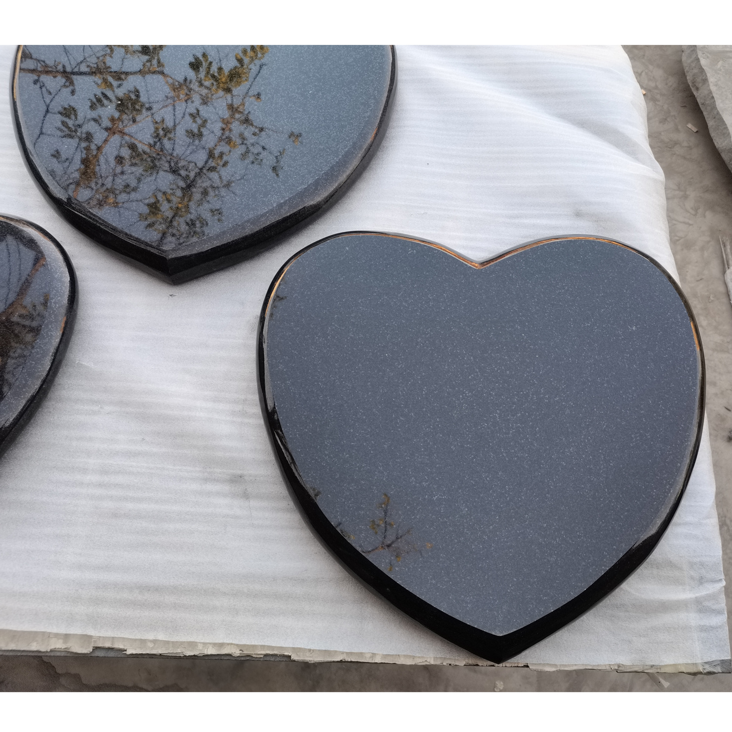 High Quality cheap black granite heart shaped small memorial stone