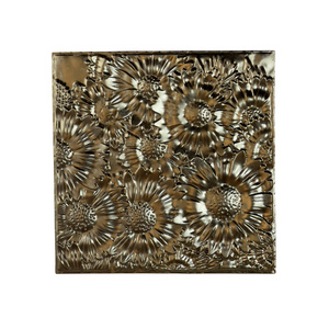 Newly Designed Gold Metal Sunflower Graphic Stamped Wall Decoration Item Iron Art Home Wall Decor