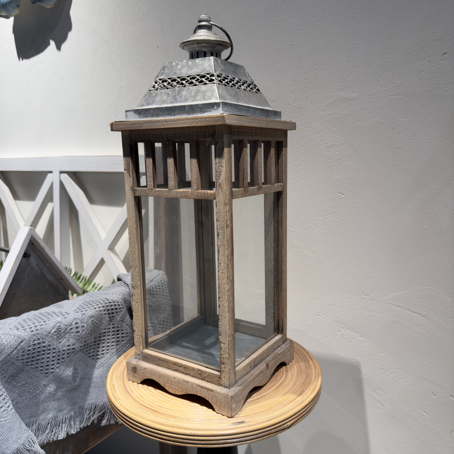 Wholesale Modern Lighting Decor Metal Wooden Lanterns Antique Courtyard Candle Decors Lantern