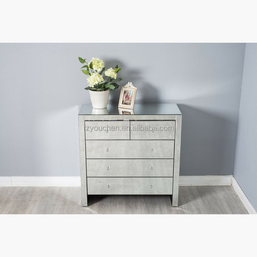 Silver Crush Diamond Furniture Mirrored Chest Of Drawers