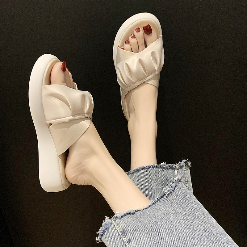 New Cool Slippers For Women To Wear Out In Fashion With Thick Soled Flip Flops For Women Wholesale