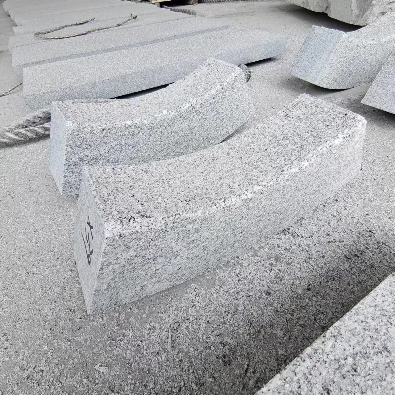 Outdoor Natural Split China Flamed Sesame gray Black Granite Slab Step Price