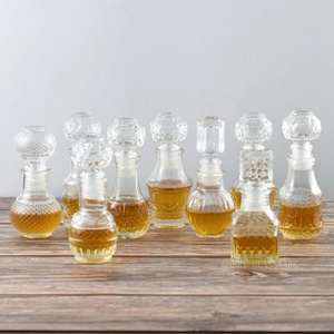 Mini Liquor Decanter Glass Small Shot Bottles Mini Salad Dressing Decanter Empty Mini Alcohol Bottles with Glass Stopper