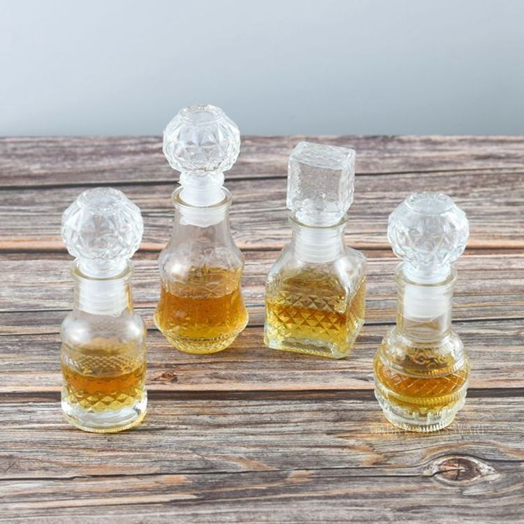 Mini Liquor Decanter Glass Small Shot Bottles Mini Salad Dressing Decanter Empty Mini Alcohol Bottles with Glass Stopper