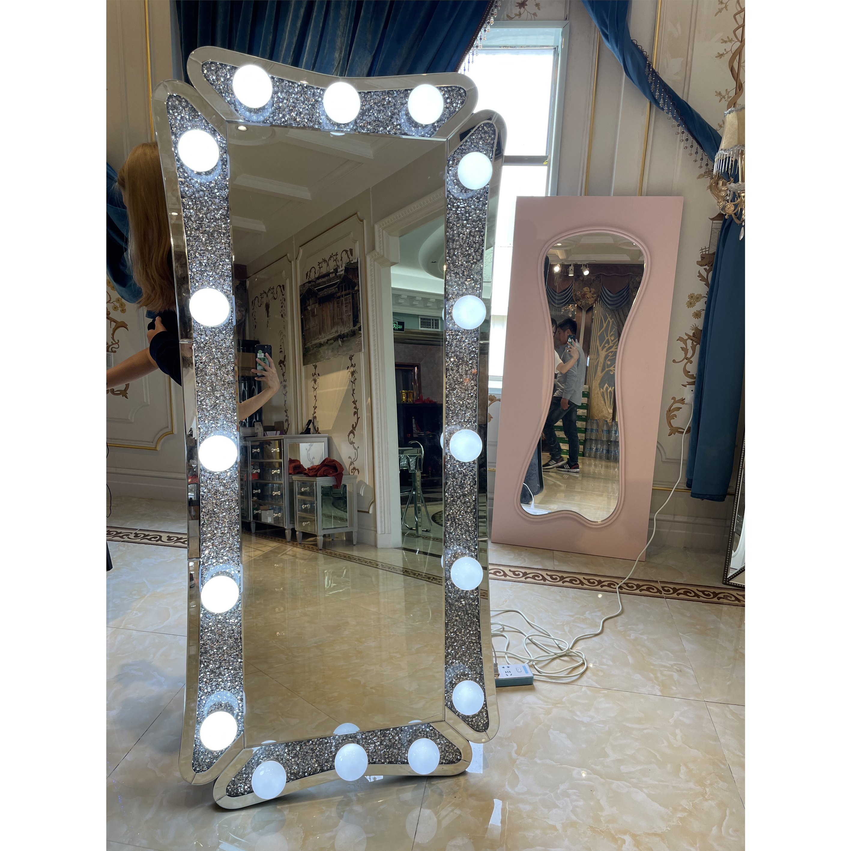 2022 US style crushed diamond Full length Hollywood mirror with free bulbs brightness adjustable with speaker and display makeup