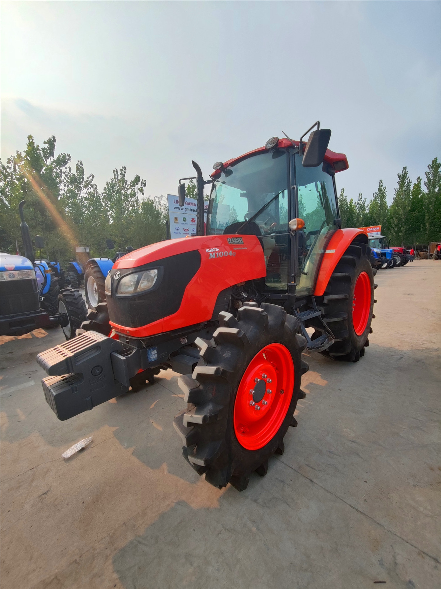 used Kubota tractors M1004 Japanese farm compact orchard two wheel tractor agricola agricultural equipment for sale cheap price