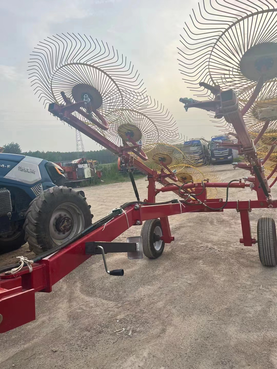 Tractor-mounted hydraulic rotary hay rake with 8 wheels grass rake