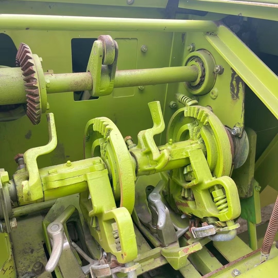 Used Claas Markant 55 Baler Mini corn and wheat straw baling machine alfalfa and pasture Hay baling Machine