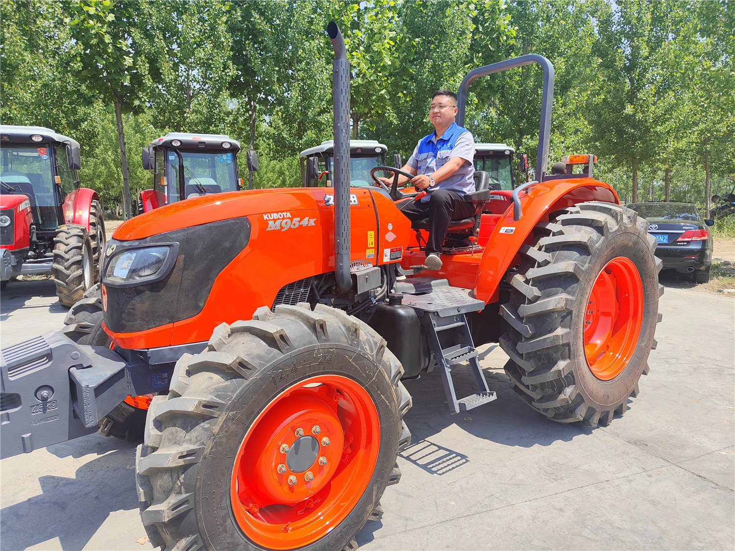 Good quality Second Hand Japan Kubota Tractor for sale 95hp Kubota with Cabin or ROPS