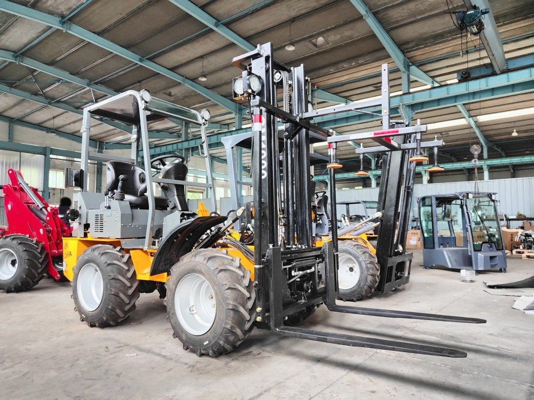 Kubota Euro V EPA engine Beekeeper forklift truck with side shifter