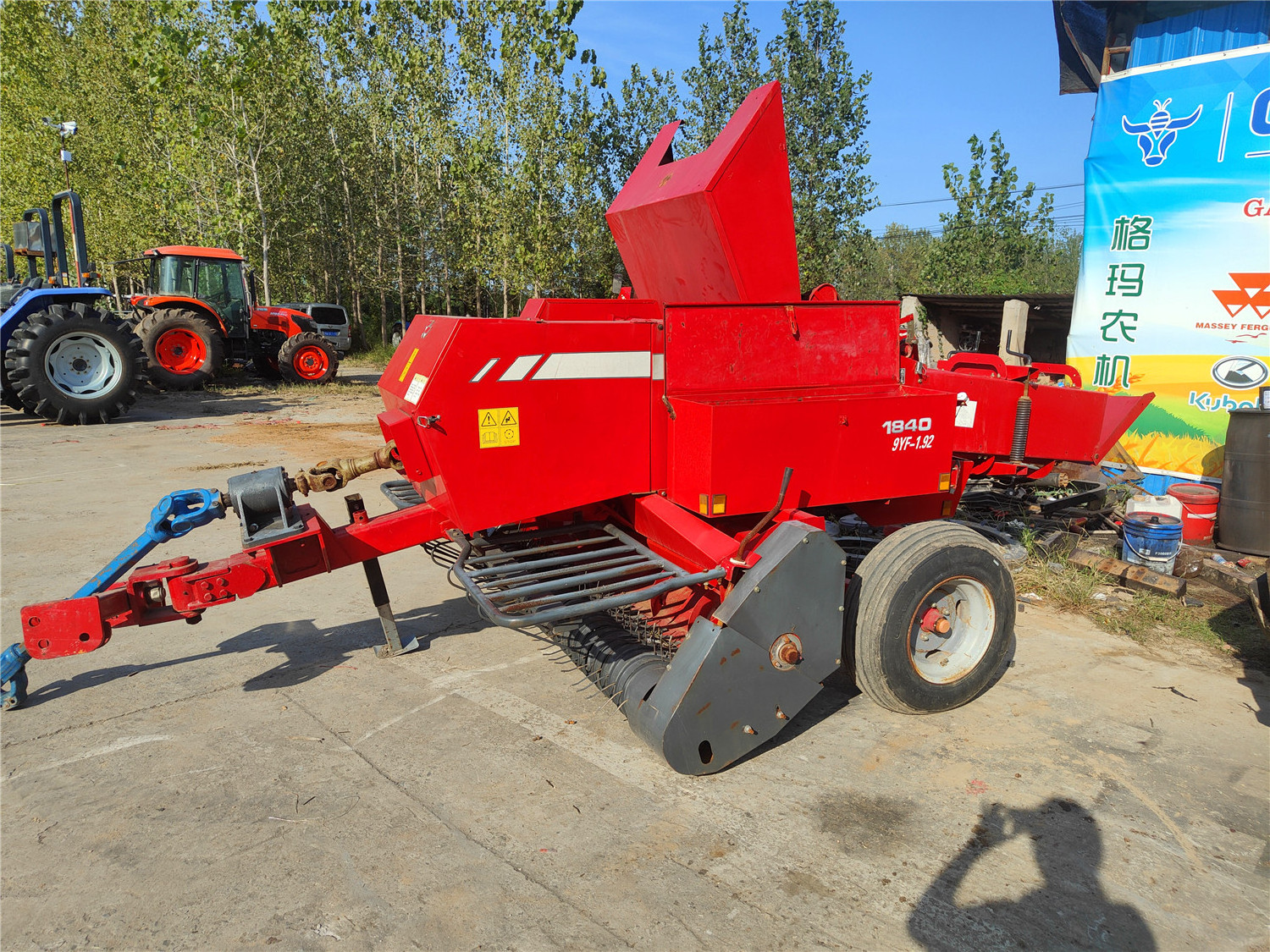 Agricultural machinery hay baler Massey Ferguson 1840 small square baler