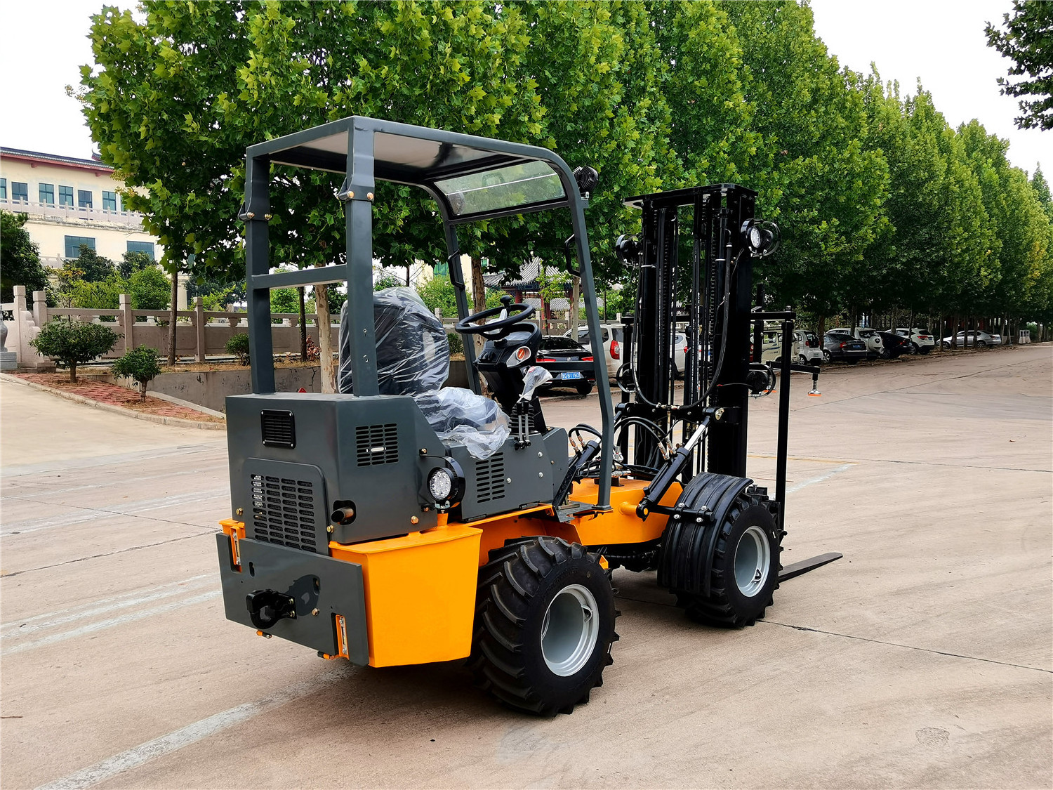 1000kgs small mini forklift 4x4 beekeeping forklift truck