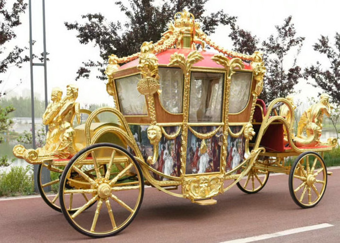 Outdoor Electric Royal Horse Carriage Sculpture European Horseless Carriage Carts  For Festival