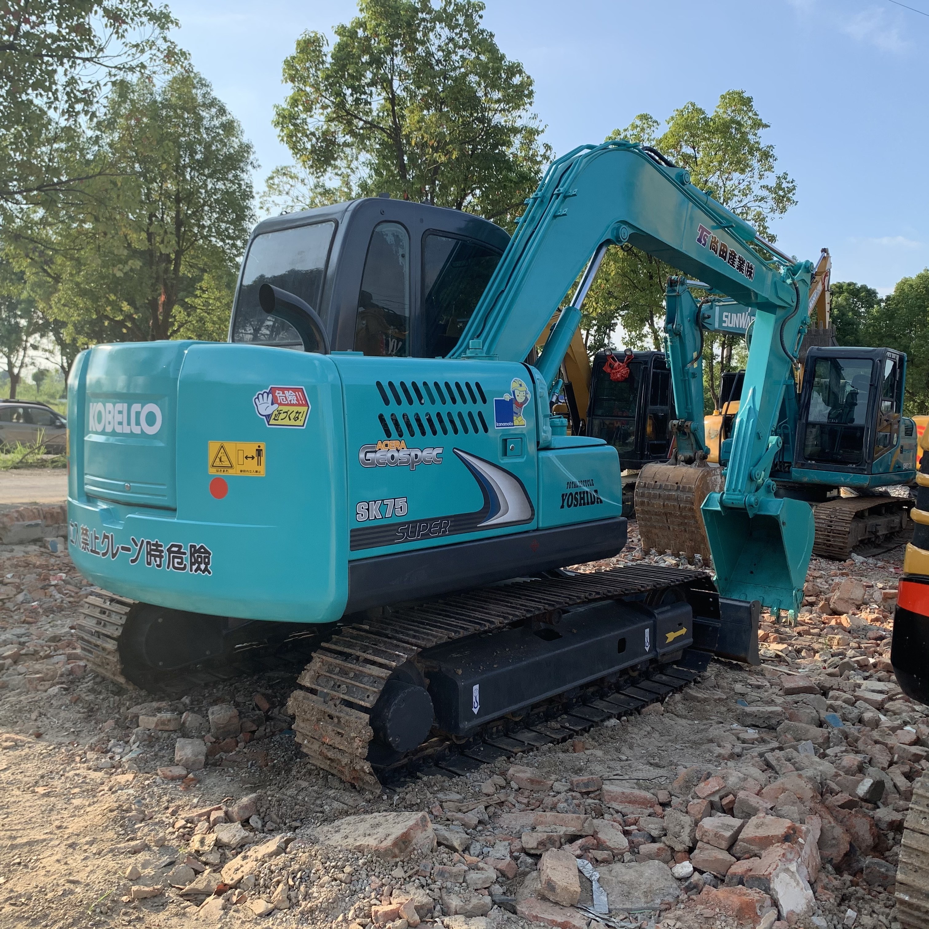 Retail Japan Good Sale Mutil Function Second Hand Used Mini Excavator Machine 7 Ton Used Kobelco SK75 Excavator