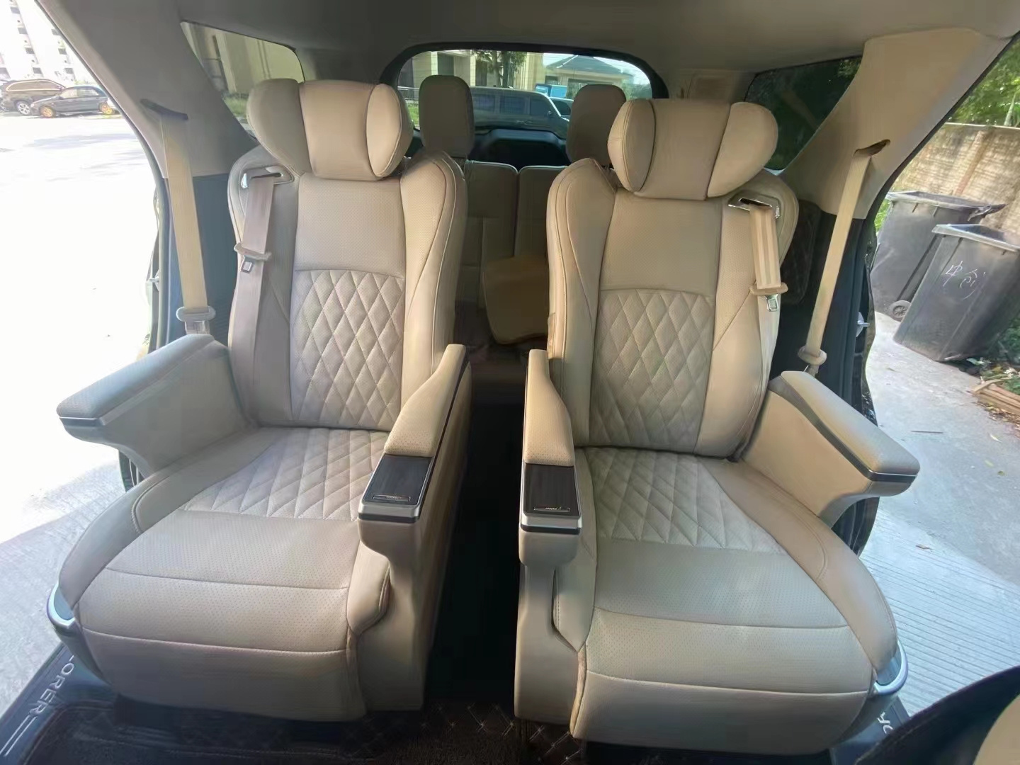 Auto interior modify accessories hot selling massage sprinter van captain chairs electric car luxury seat for MPV van