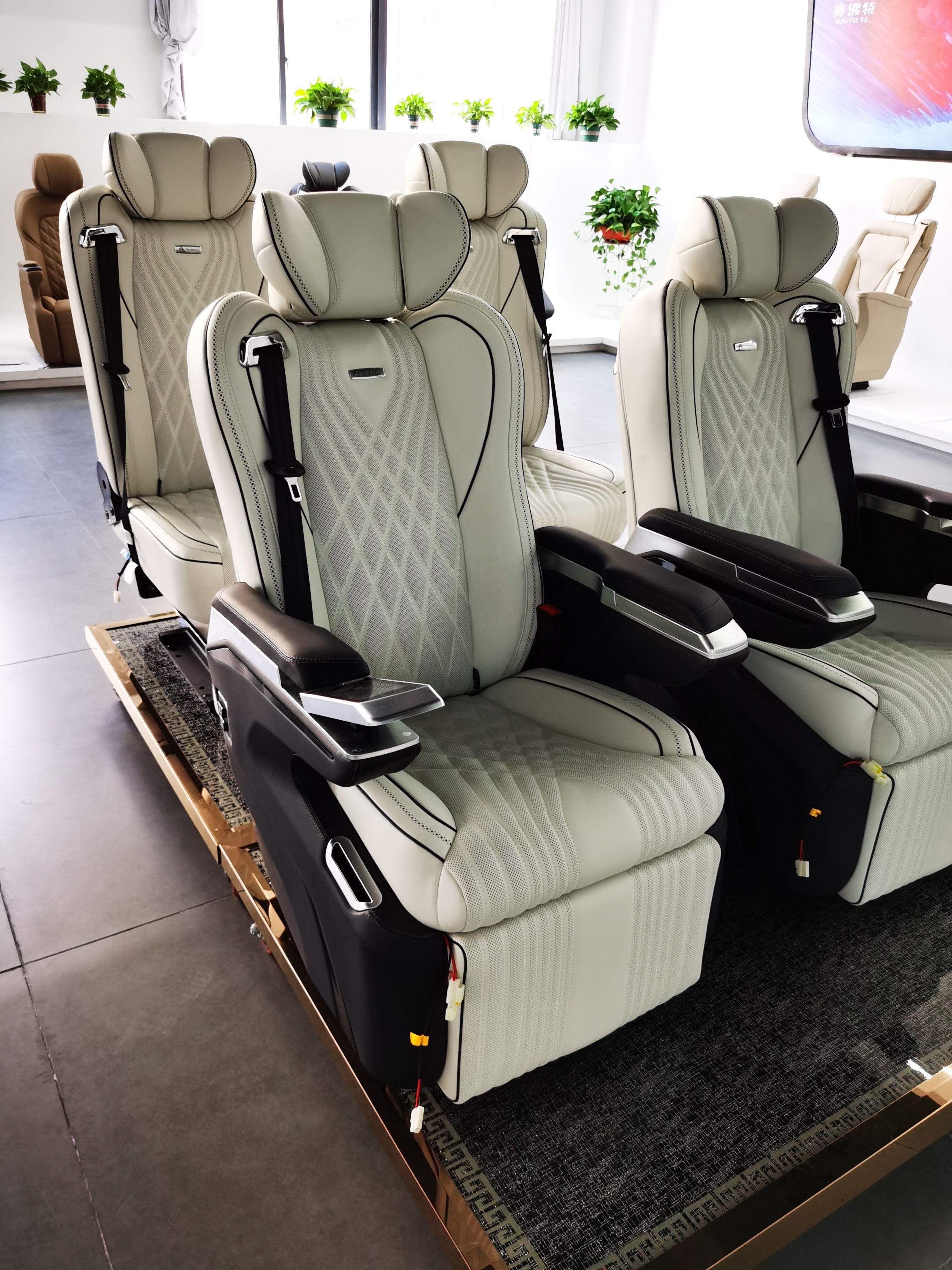 2023 High quality  Hotsale luxury VIP heated massage car Alphard seats for  Benz w447 v class vito v250 metris VAN