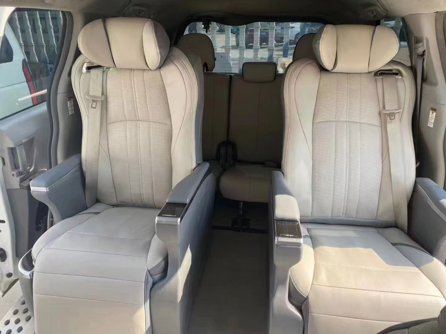 Auto interior modify accessories hot selling massage sprinter van captain chairs electric car luxury seat for MPV van