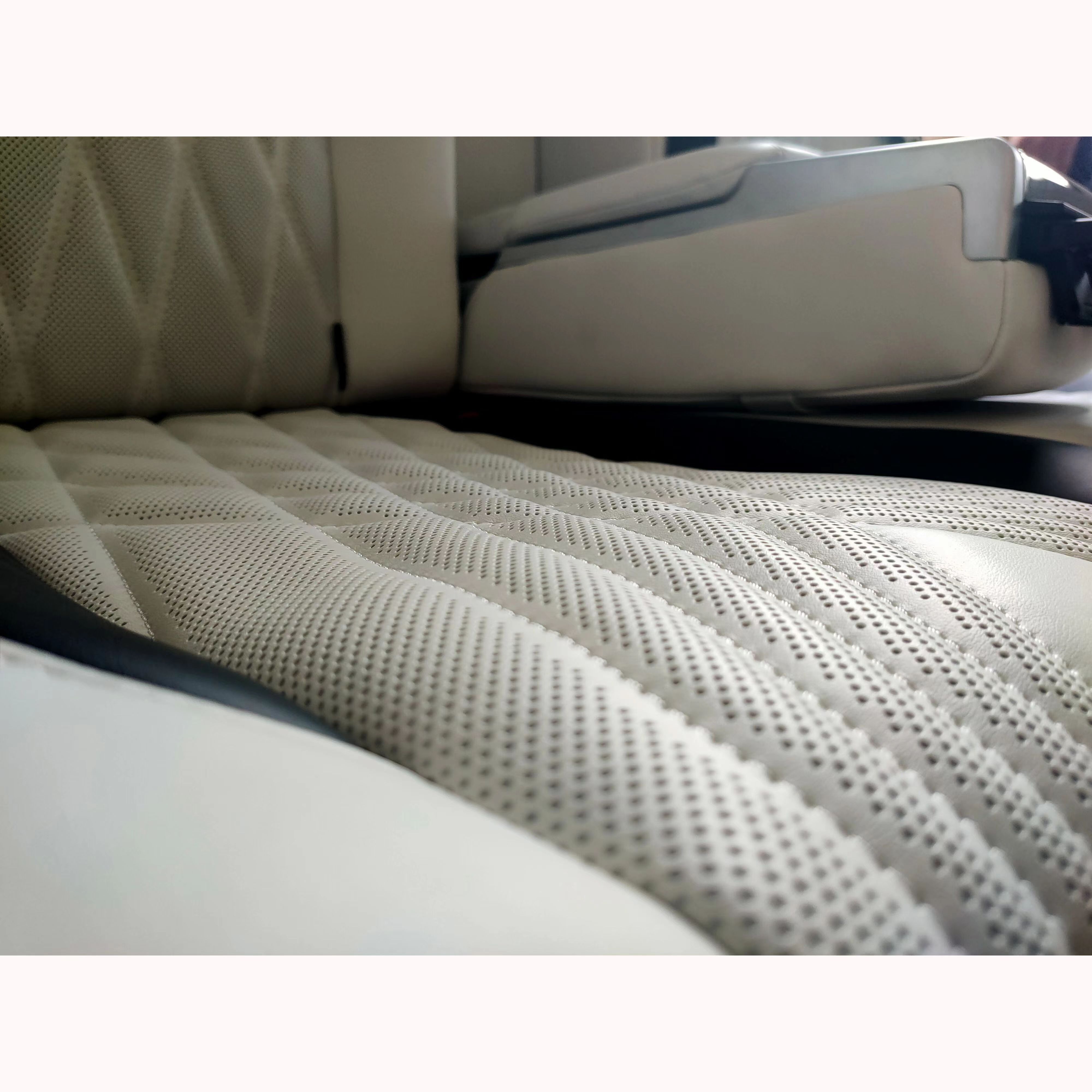 Car interior accessories High quality low price luxury van seats and comfortable alphardbenz sprinter seat camper seat bed