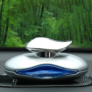 Car suv Interior Decoration Natural Diffuser Bottle Luxury Fragrance Car Perfume Holder Dashboard Air Freshener