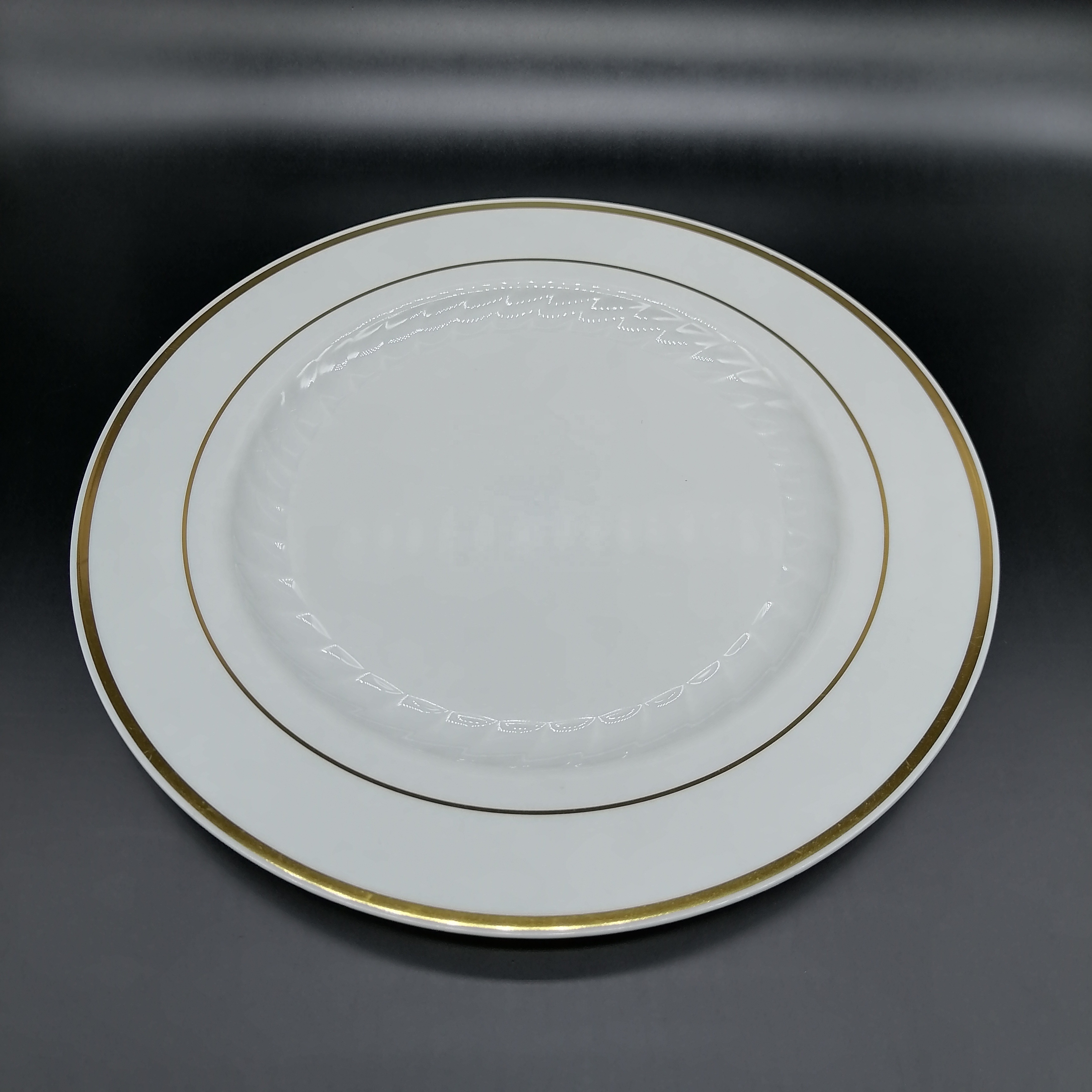 Gold silver rim white dessert plate sets chargers plastic wedding party restaurant dinner disposable charger plates dishes