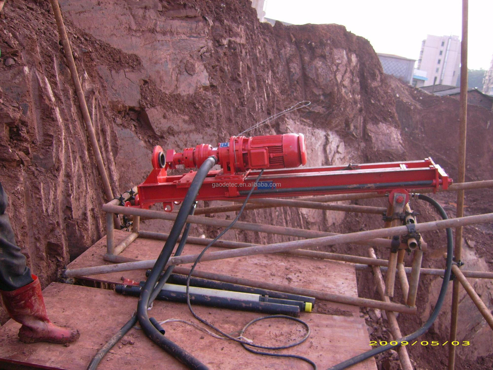 Small mobile electric bore hole rock drilling rig for blasting