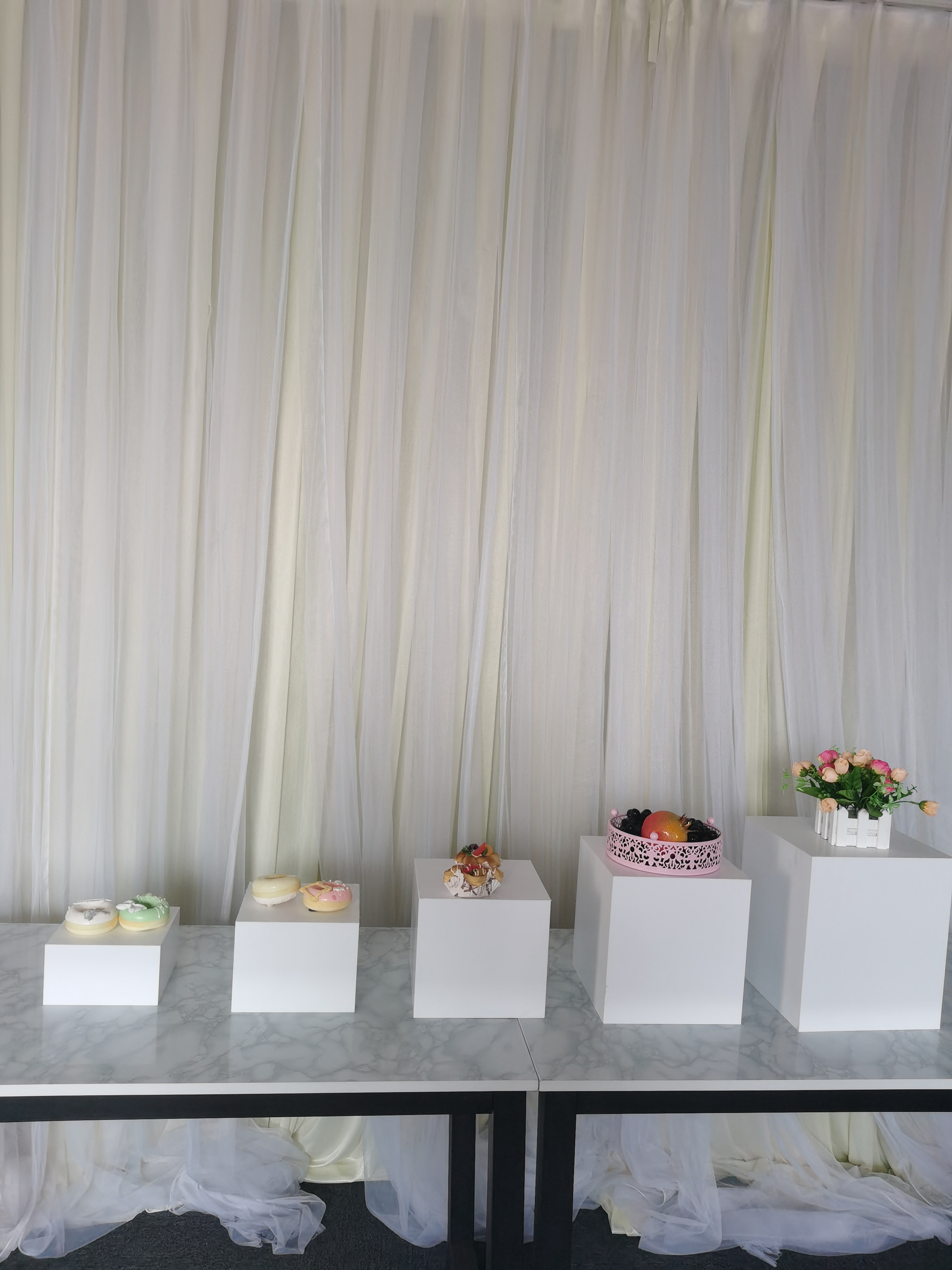 Creative Dessert Table Decoration Cold Meal Stand Tea break Cake Snack Rack Acrylic Cube Buffet Food Display Risers