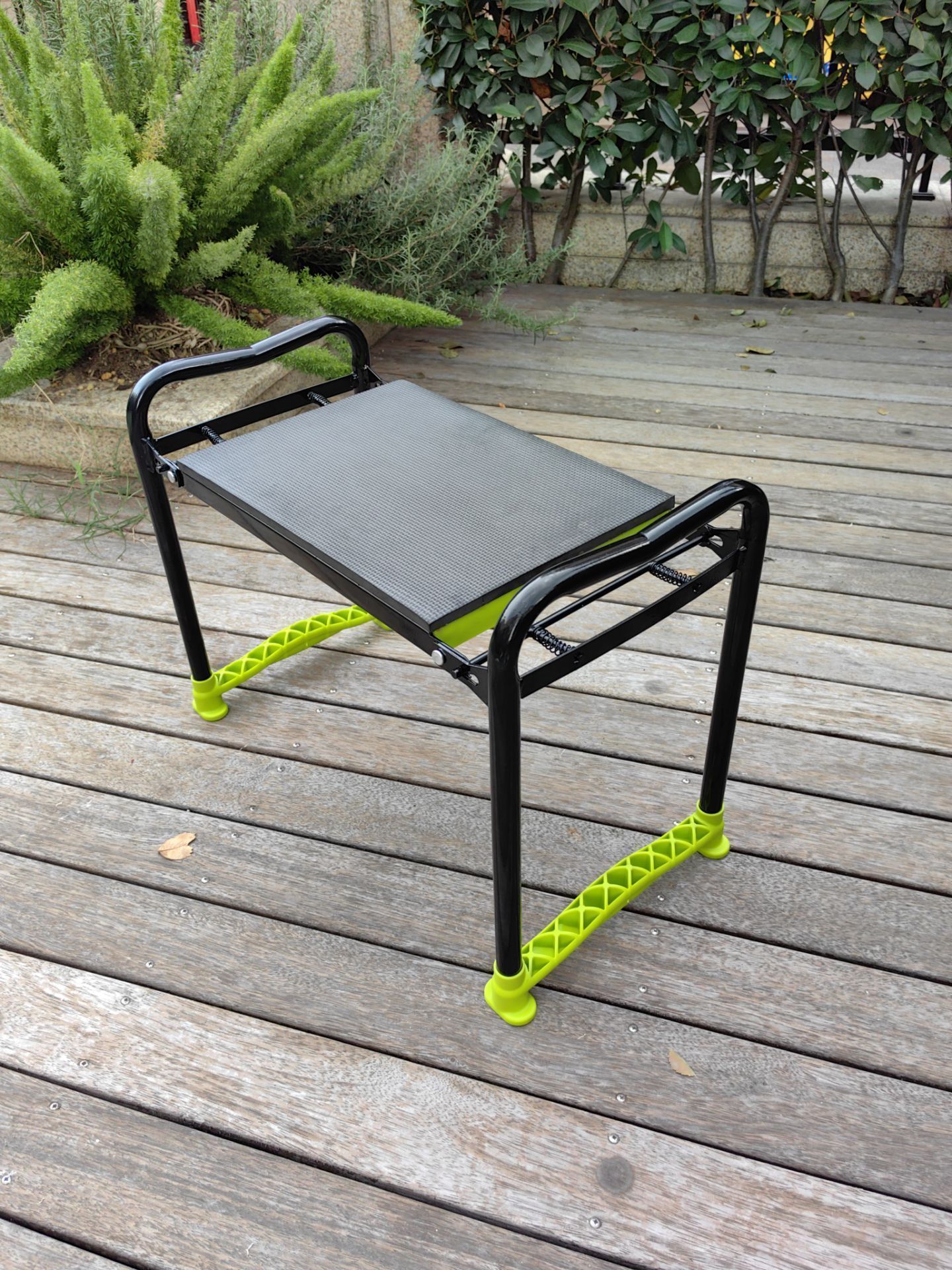 Upgraded Garden Kneeler and Seat Garden Kneeler Stool with Soft Wider Kneeling Pad Foldable Garden Bench Stool with Tool Pouch