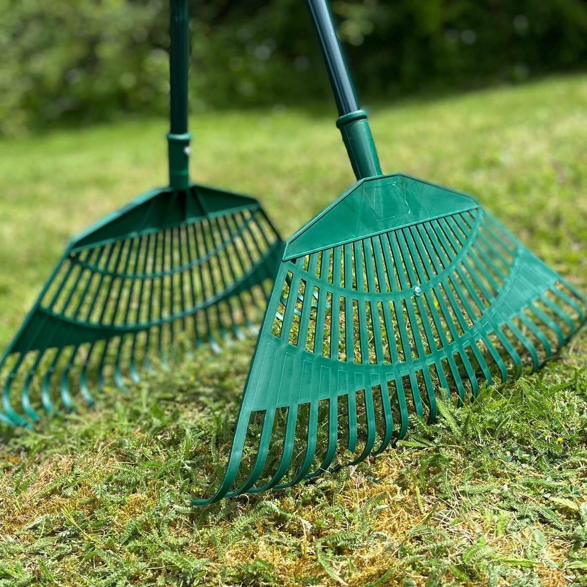 Winslow & Ross garden manual leaf collector collecting rake steel tube metal long handled plastic leaf grabber