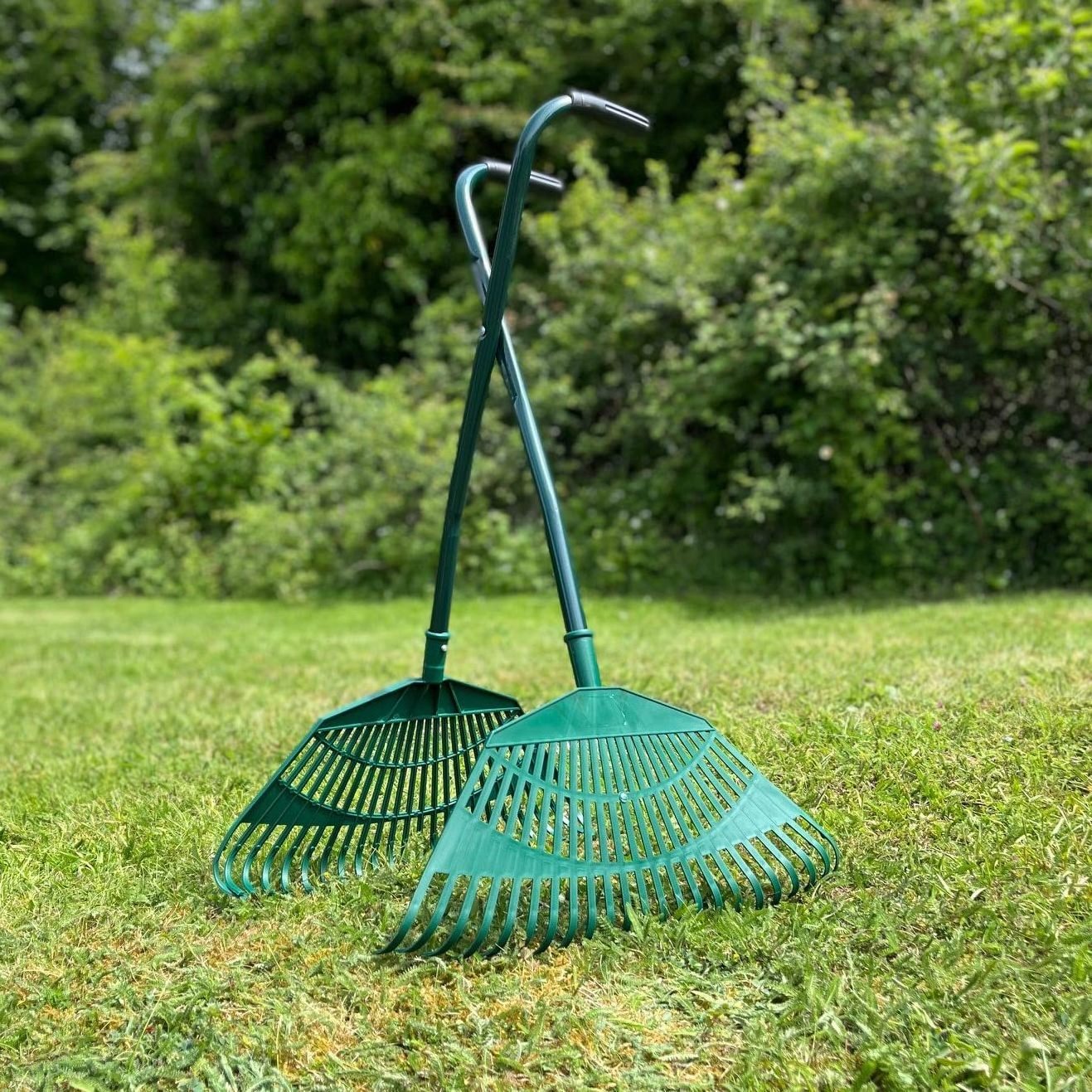 Winslow & Ross garden manual leaf collector collecting rake steel tube metal long handled plastic leaf grabber