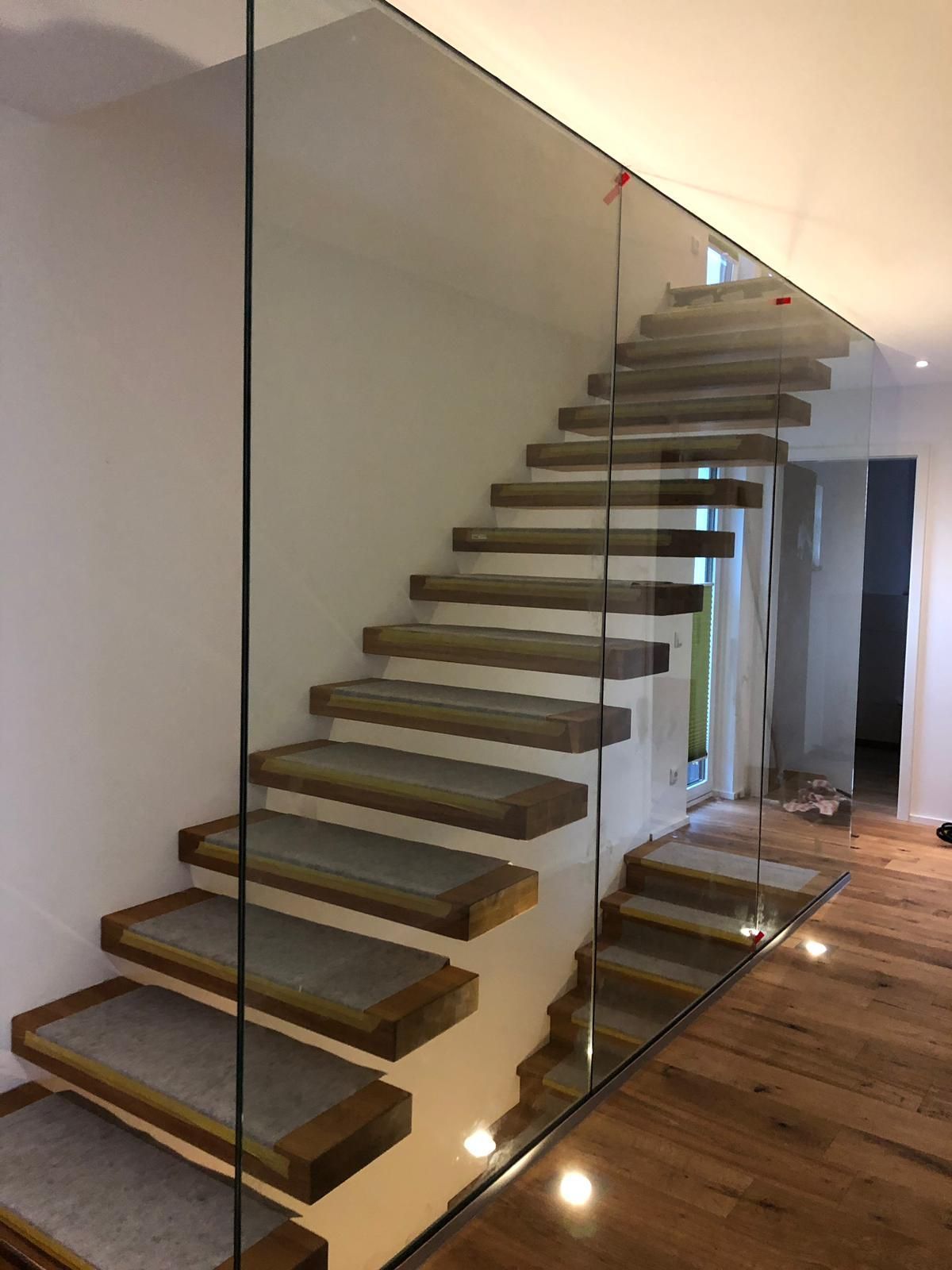 Customized Stairs with Tempered Glass Straight Mono Floating Staircase