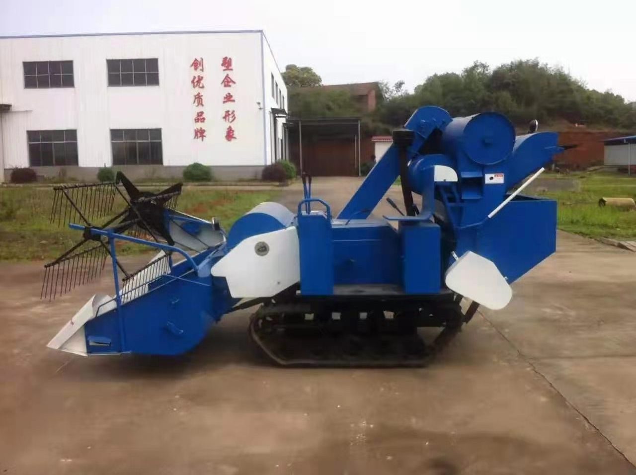 Bulk Sale Wheat Barley Oats Rice Combine Harvester In China