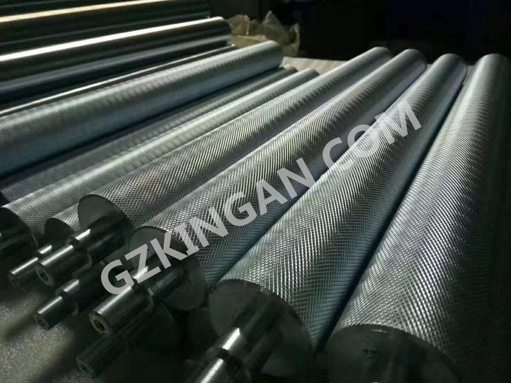 Customized non-slip chassis dyno roller for automotive engine testing