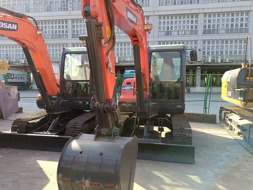 Original Korea High Quality Doosan DX60 excavator 6ton mini small excavator dx75 dh60 used excavators in good condition for sale