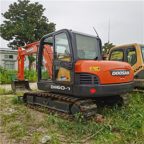 DOOSAN DH60-7 Used excavator doosan 60-7 stable performance 6ton mini digger low price to sell second-hand excavator dx75 dx60w