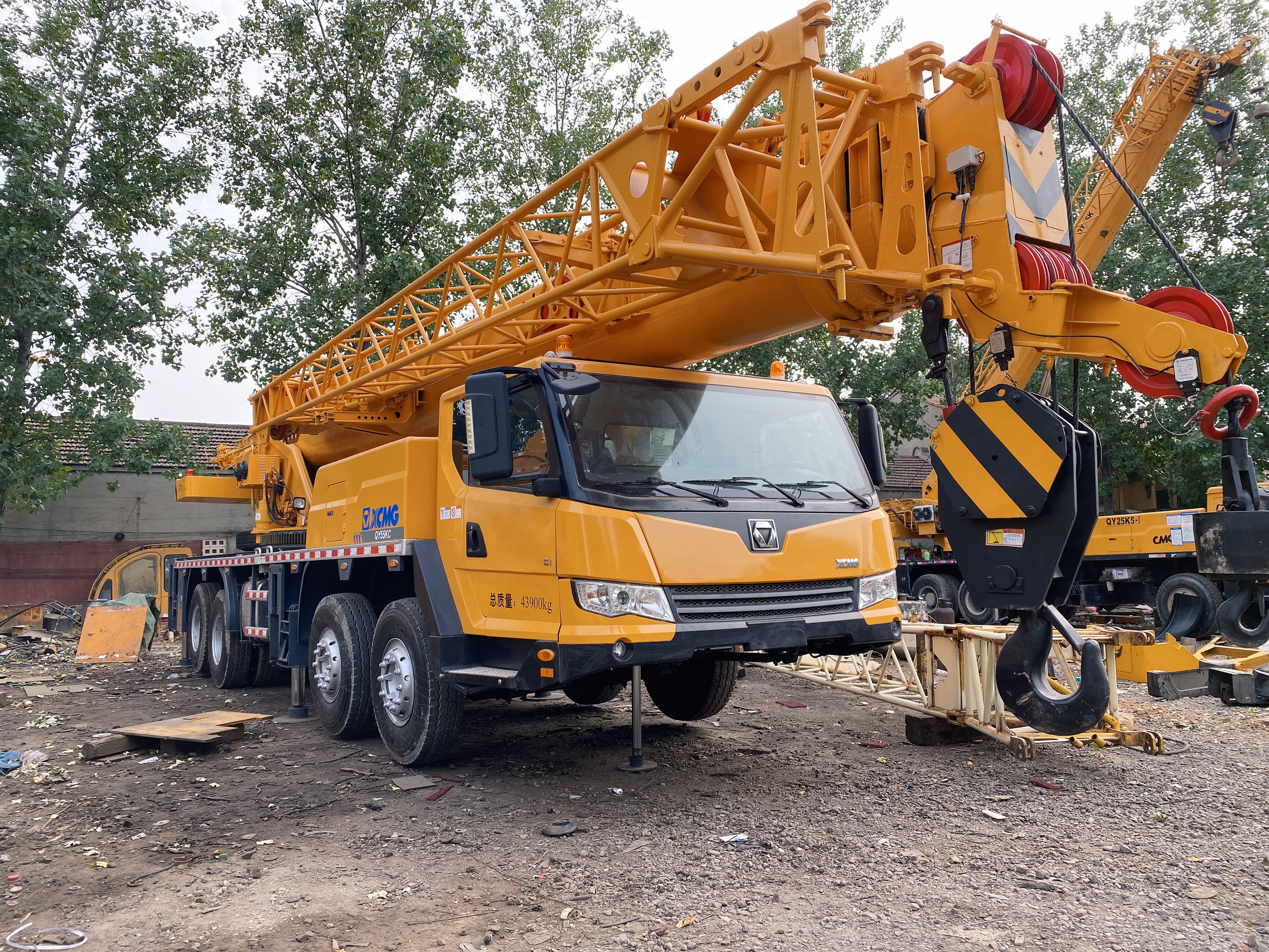 Factory directly sell trucks crane lifting machine truck bump XCM G 50Ton truck crane