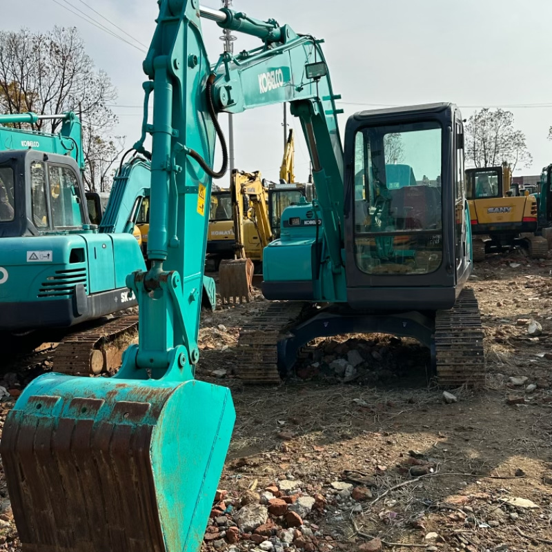 Kobelco SK75 has a rotary motor. The walking motor is all imported parts of the industry's top brands