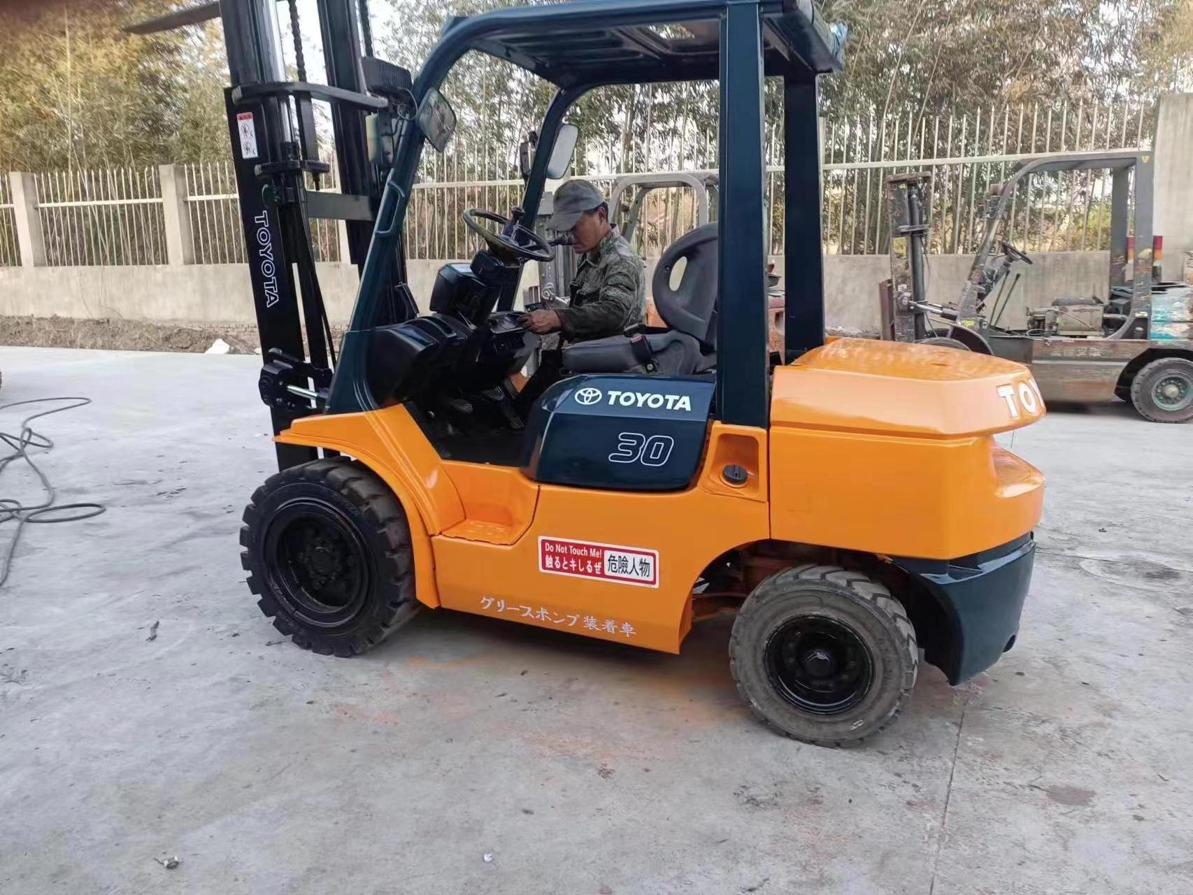 China high quality  2.5 ton 3 ton 3.5 ton 4 ton 7 ton portable electric/diesel mini forklift 5 ton diesel truck