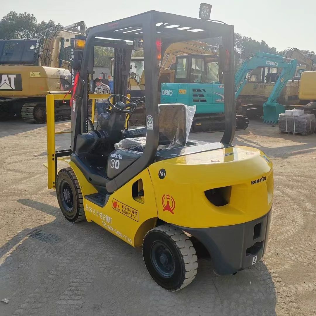 Hot sell second hand transporting trucks manual price used komatsu forklift for sale