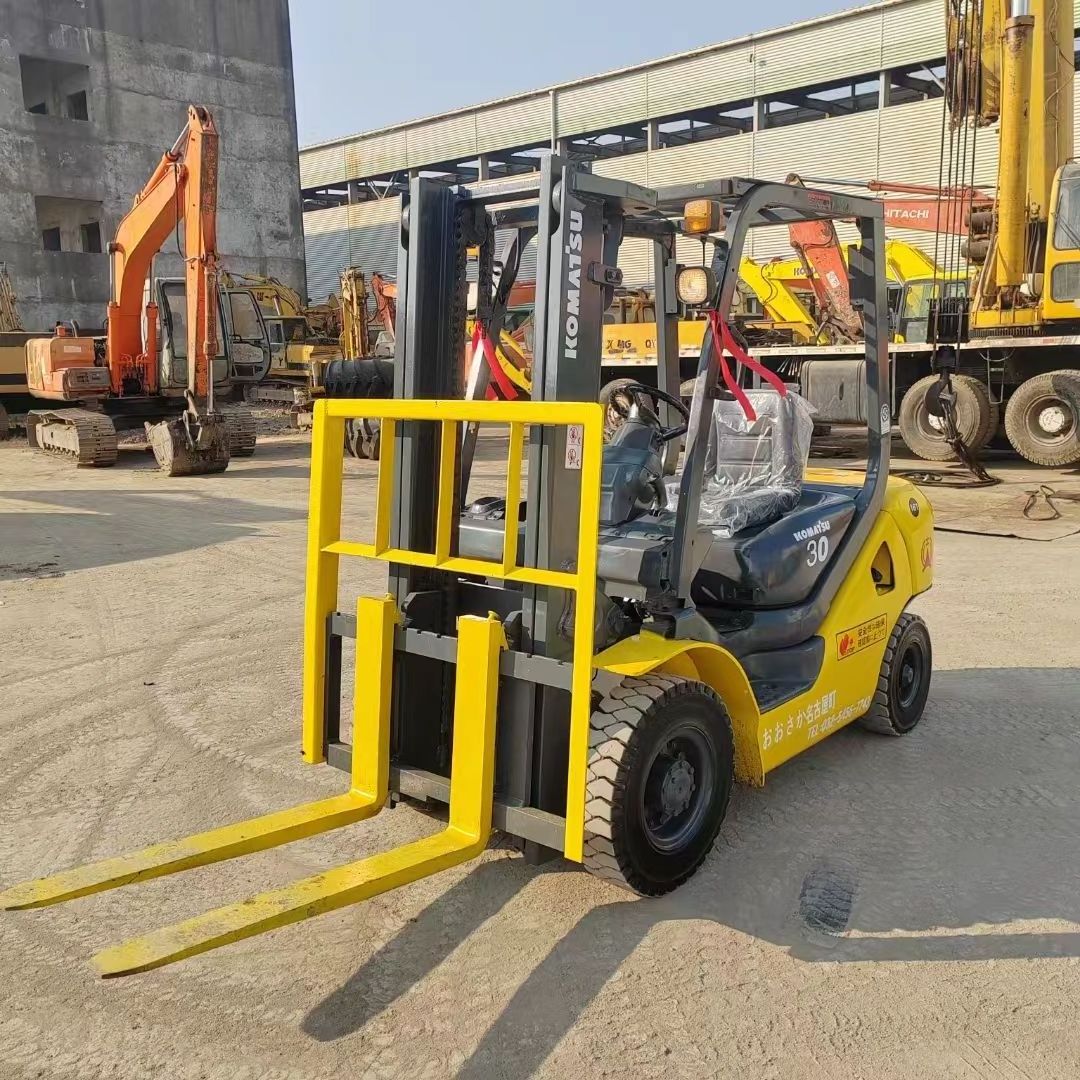 Hot sell second hand transporting trucks manual price used komatsu forklift for sale