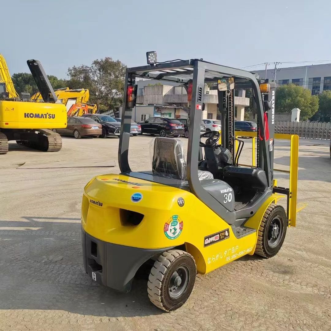 Hot sell second hand transporting trucks manual price used komatsu forklift for sale