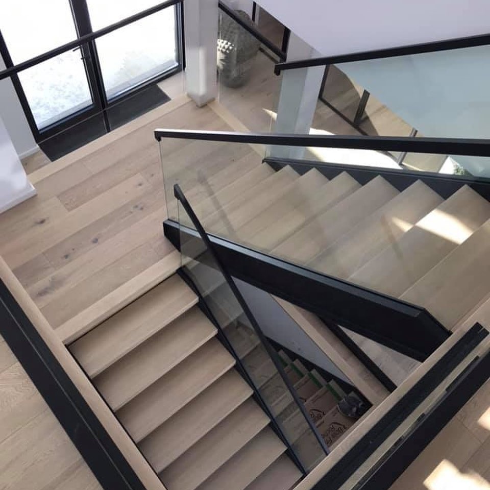 Factory Price White Wood Marble Stair Tread & Riser Deck Railing Stainless Steel Tshaped Support Rail Stair