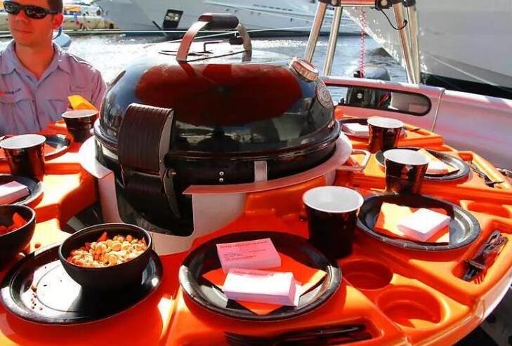 Camoro China Manufacturer rowing boats 12 person florescent light Yacht barbecue boat dining Electric Leisure bbq Donut Boat