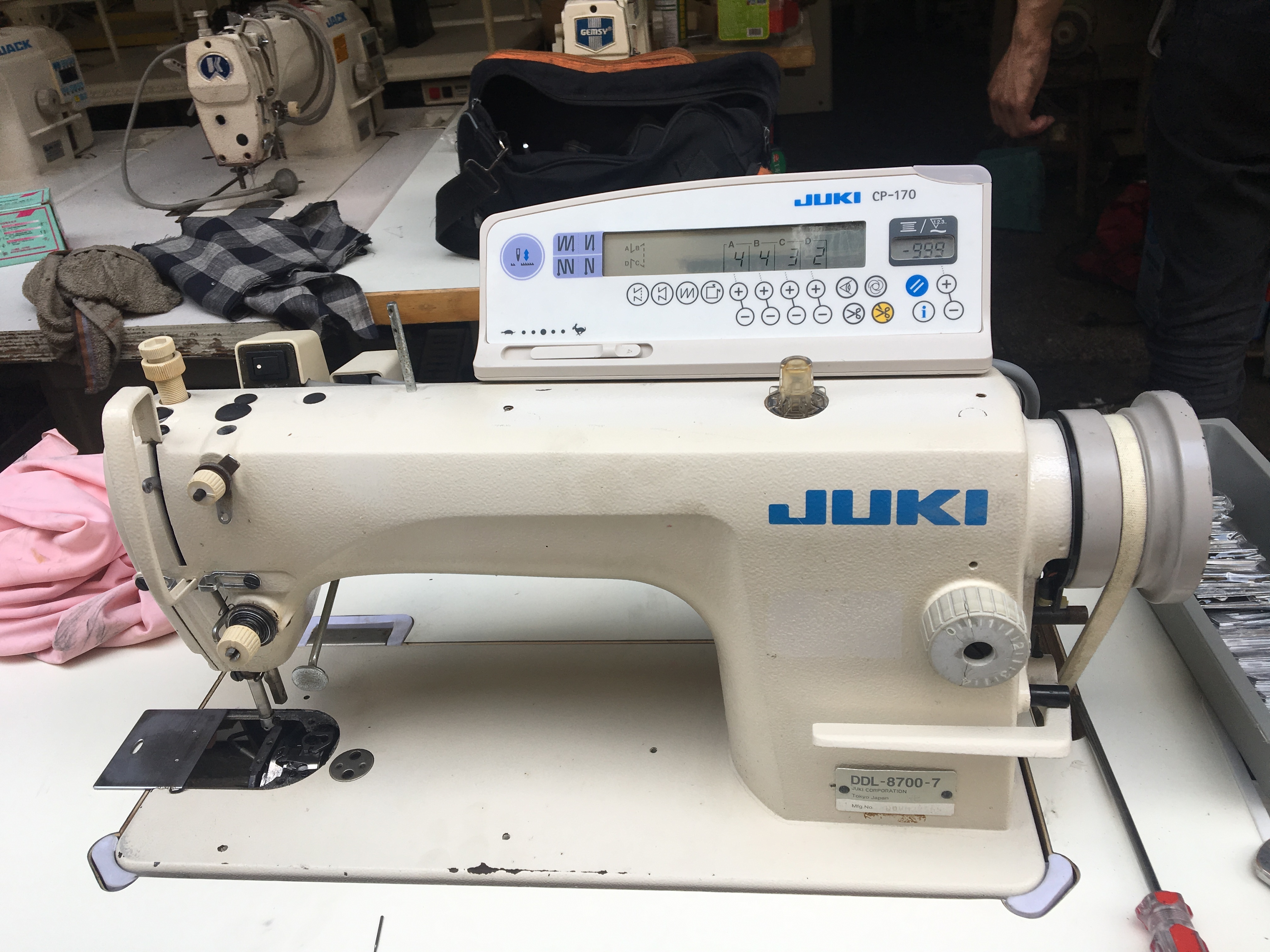 JU KI DDL-8700-7 Industrial Lockstitch Sewing Machine with table and stand