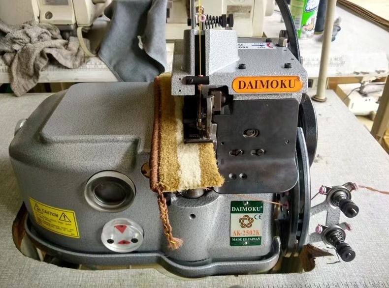 High Quality Original Daimoku AK 2502 Carpet Overlock Sewing Machine 2 Thread 2502K Sewing Carpet Overlock Sewing Machine