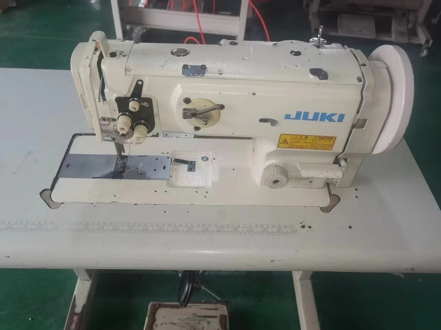 Jukis LU 1508NH Single Needle Unison Feed Flat-bed Lockstitch Sewing Machine with Vertical Axis Large Hook